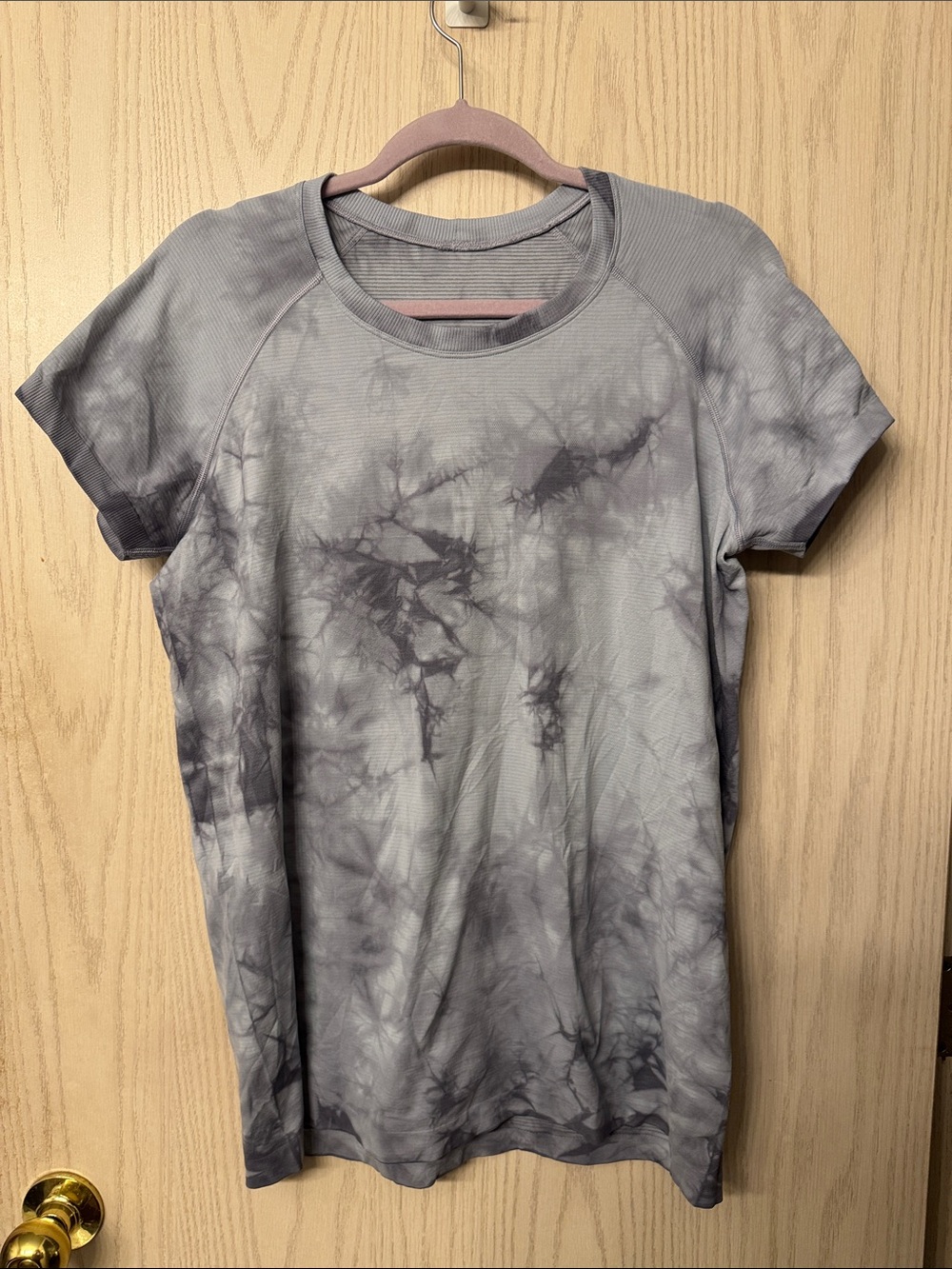 lululemon athletica Gray Tie-Dye Short Sleeve Tee